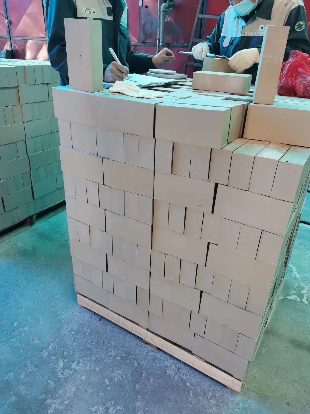65厚耐酸磚今年處于一直是缺貨狀態(tài)，而且價(jià)格高，那么為什么會(huì)出現(xiàn)這種情況